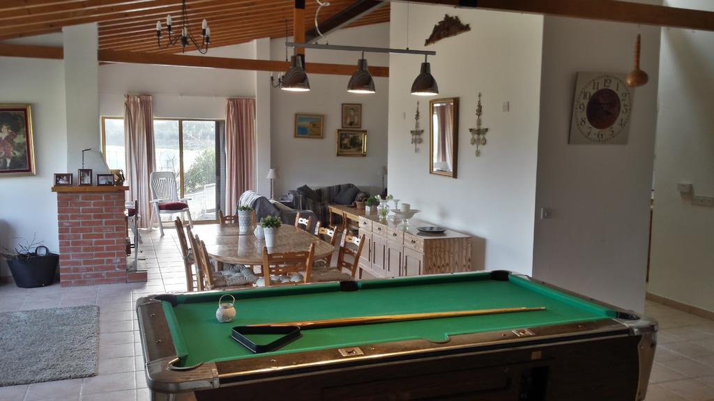 Villa In Moniatis Kamer foto