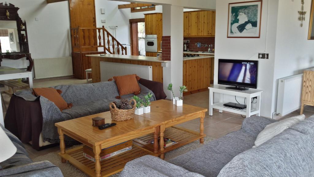 Villa In Moniatis Kamer foto