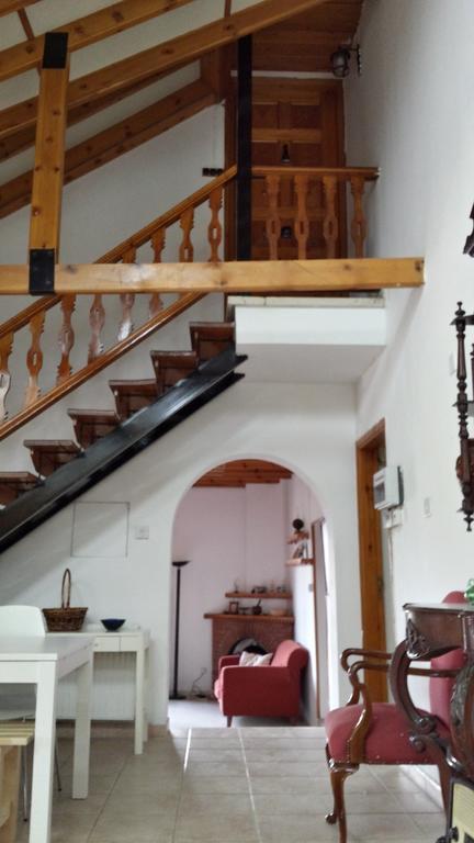 Villa In Moniatis Kamer foto