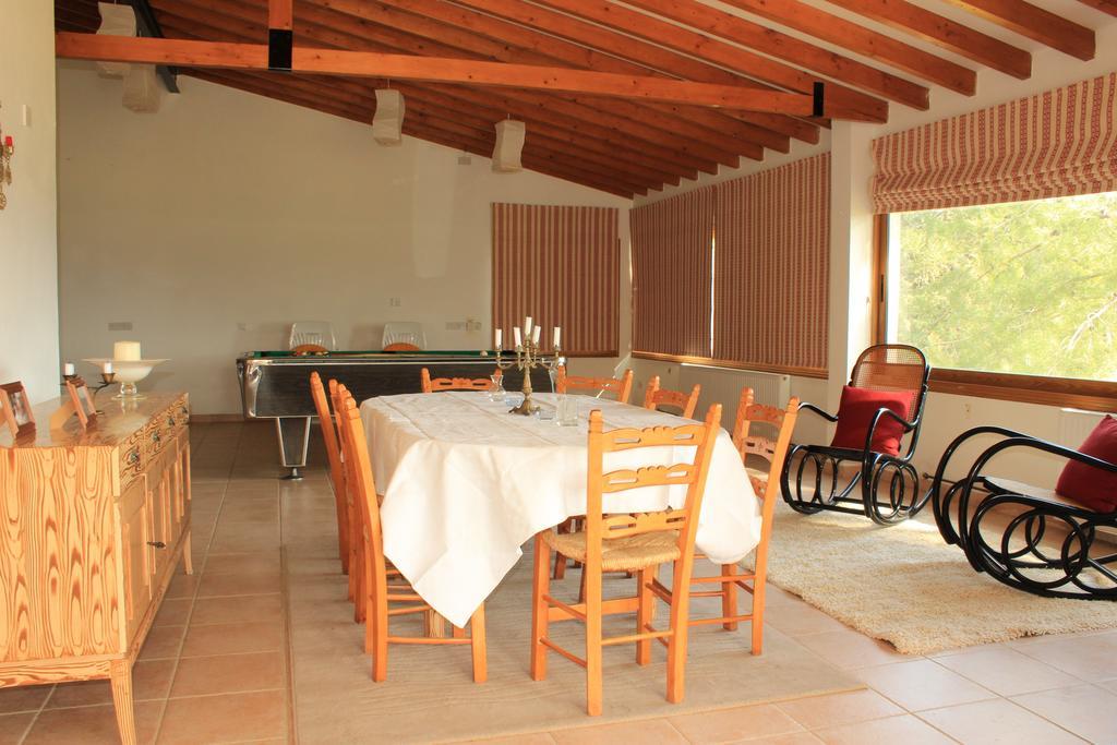 Villa In Moniatis Kamer foto