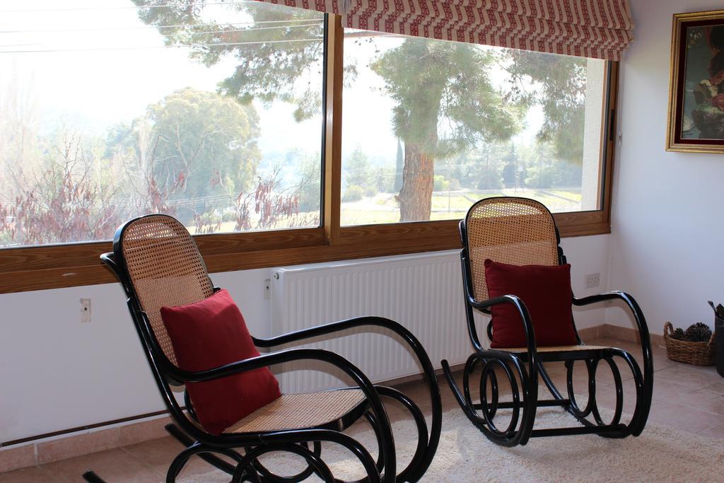 Villa In Moniatis Kamer foto